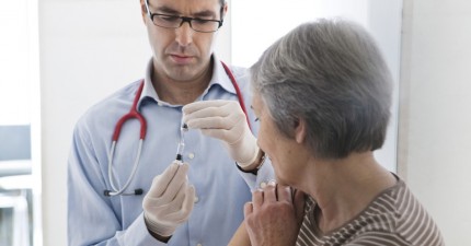 Aprovada vacina contra gripe exclusiva para idosos