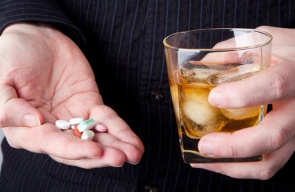 Mito ou verdade: bebida alcolica corta o efeito do medicamento?